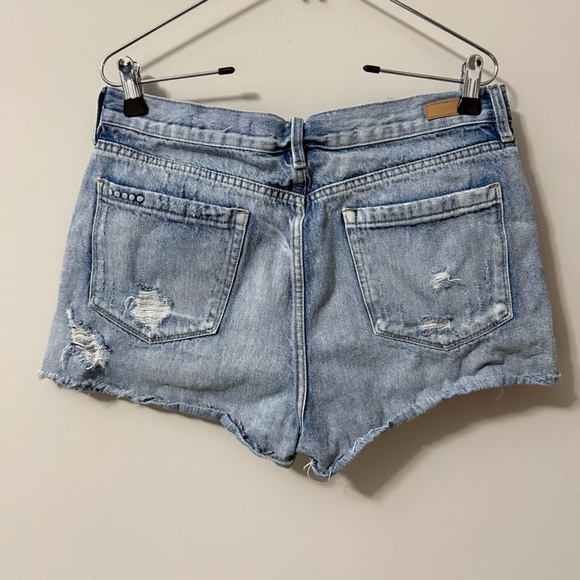 BLANKNYC High Rise Distressed Denim Light Wash Jean Shorts Size 31 - Picture 8 of 14